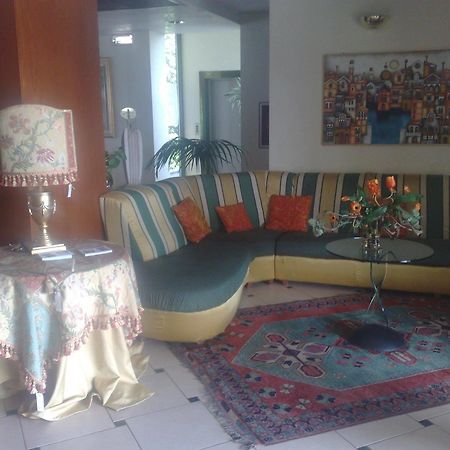 Hotel Le Ville Lammari Bagian luar foto